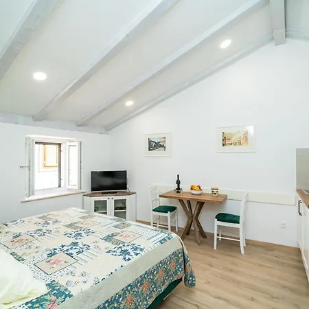 Solis Old Town Apartman *